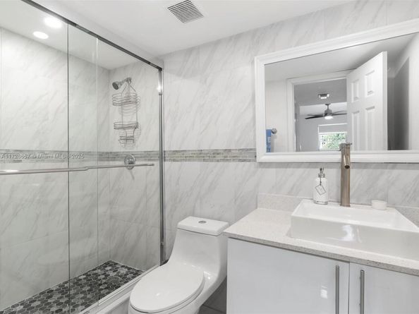 3860 NE 170th St 211, North Miami Beach FL 33160