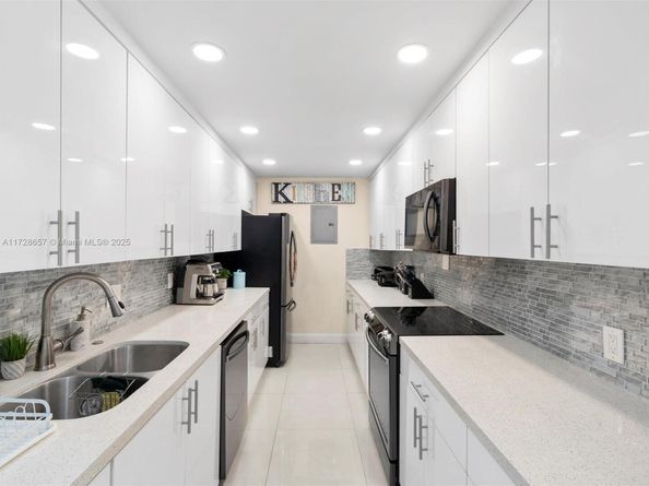 3860 NE 170th St 211, North Miami Beach FL 33160