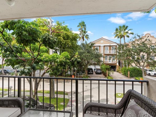 3860 NE 170th St 211, North Miami Beach FL 33160