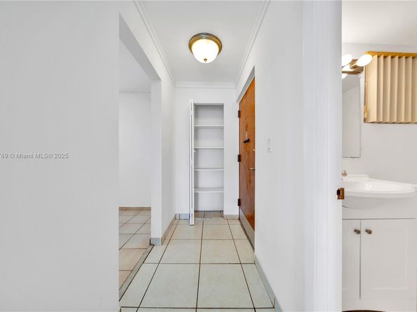 7830 Dickens Ave 504, Miami Beach FL 33141