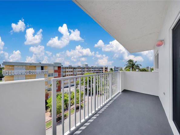 7830 Dickens Ave 504, Miami Beach FL 33141