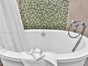 1052 Ocean Dr C203, Miami Beach FL 33139