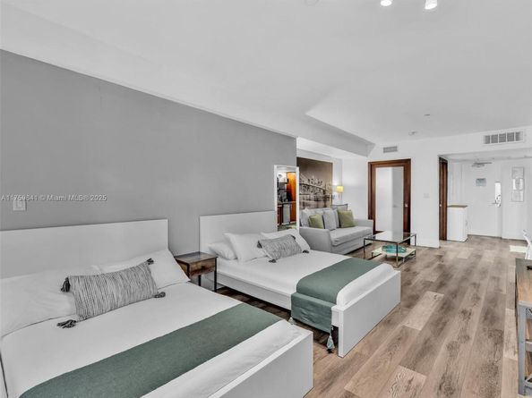 1052 Ocean Dr C203, Miami Beach FL 33139