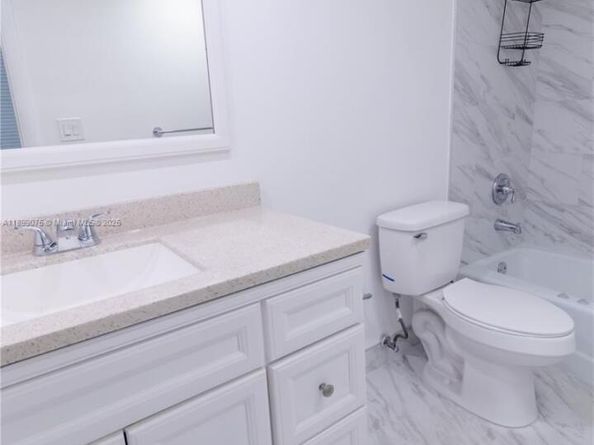 14611 N Kendall Dr 208L, Miami FL 33186