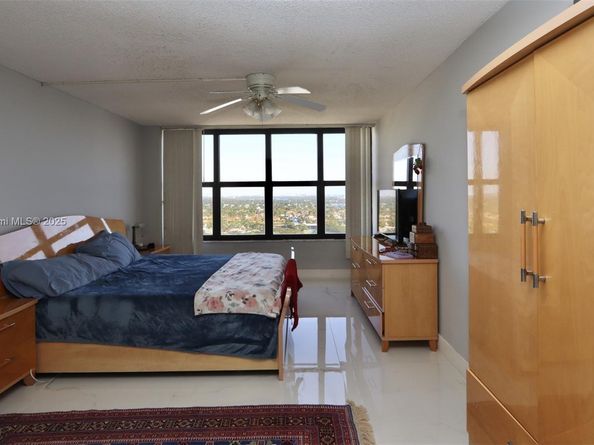 2500 Parkview Dr 2407, Hallandale Beach FL 33009