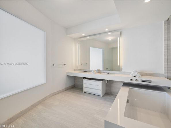 18555 Collins Ave 1101, Sunny Isles Beach FL 33160