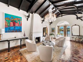 527 E Dilido Dr, Miami Beach FL 33139
