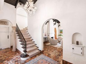 527 E Dilido Dr, Miami Beach FL 33139