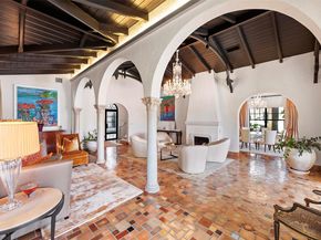 527 E Dilido Dr, Miami Beach FL 33139