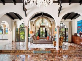 527 E Dilido Dr, Miami Beach FL 33139
