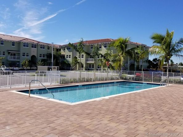 290 NW 109th Ave 216, Miami FL 33172