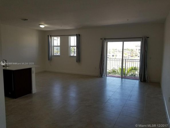290 NW 109th Ave 216, Miami FL 33172