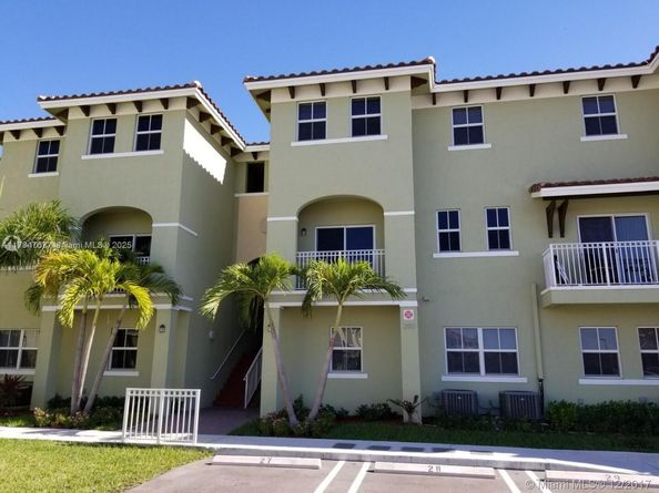 290 NW 109th Ave 216, Miami FL 33172