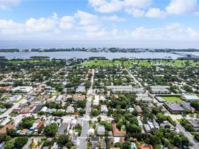 401 N 6th Ave N, Lake Worth FL 33460