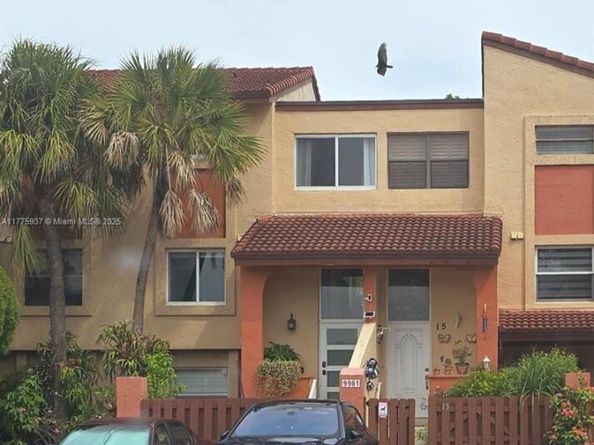 9907 NW 9th St Cir 1520, Miami FL 33172