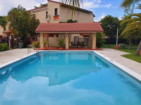 9907 NW 9th St Cir 1520, Miami FL 33172