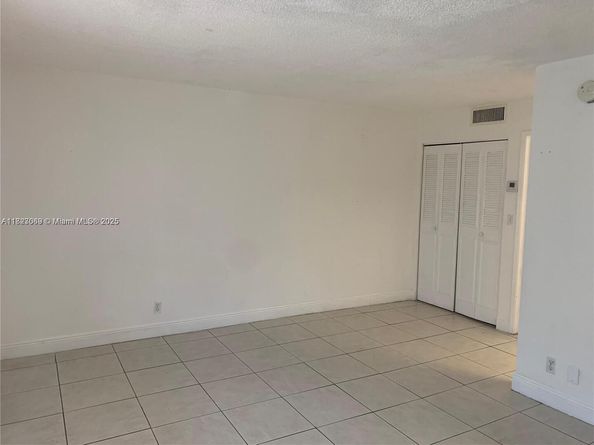 241 SE 9th Ave 106, Pompano Beach FL 33060