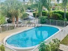 241 SE 9th Ave 106, Pompano Beach FL 33060