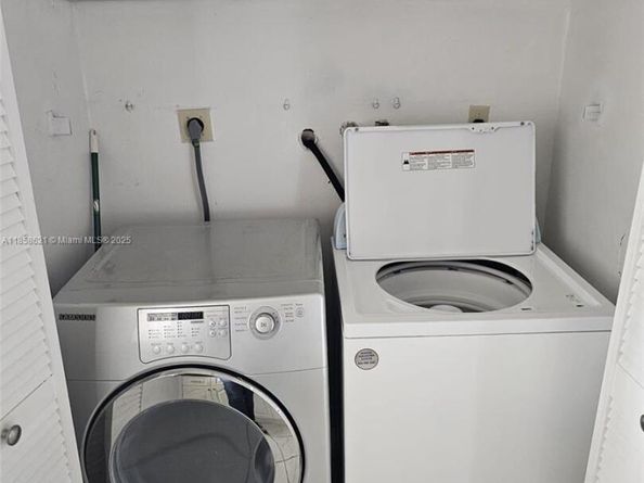 Undisclosed Address #A11858621, Weston FL 33326