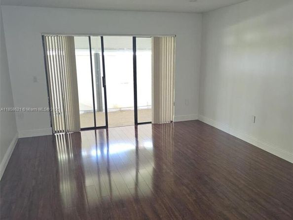Undisclosed Address #A11858621, Weston FL 33326