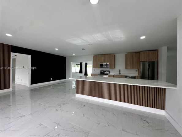 2931 NW 8th Rd, Fort Lauderdale FL 33311