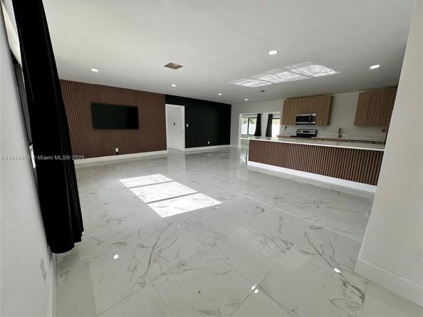 2931 NW 8th Rd, Fort Lauderdale FL 33311