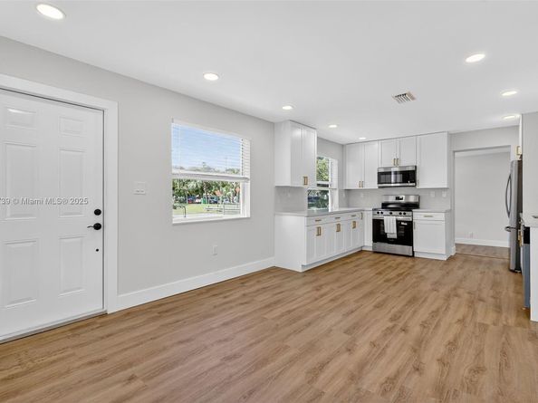3239 Meadow Rd, Palm Springs FL 33406