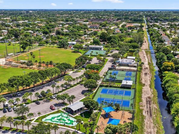 3239 Meadow Rd, Palm Springs FL 33406