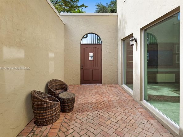 440 Rosaro Ave, Coral Gables FL 33146