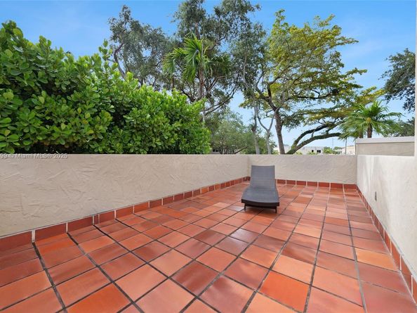 440 Rosaro Ave, Coral Gables FL 33146