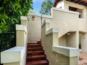 440 Rosaro Ave, Coral Gables FL 33146
