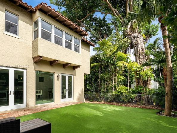 440 Rosaro Ave, Coral Gables FL 33146