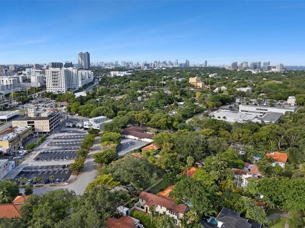 440 Rosaro Ave, Coral Gables FL 33146