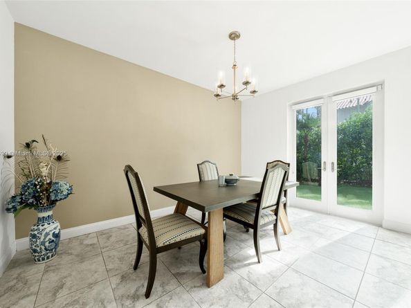 440 Rosaro Ave, Coral Gables FL 33146