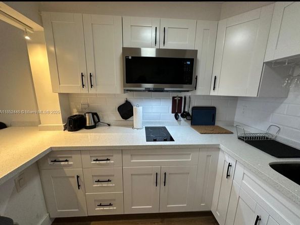 26 Diplomat Pkwy 2214, Hallandale Beach FL 33009