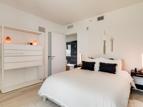 1451 Brickell Ave 1404, Miami FL 33131