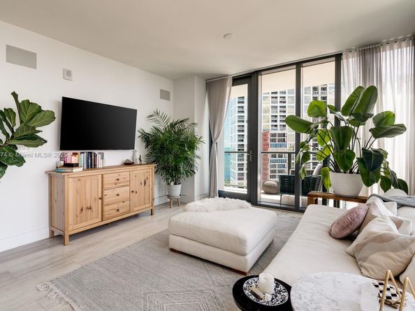 1451 Brickell Ave 1404, Miami FL 33131