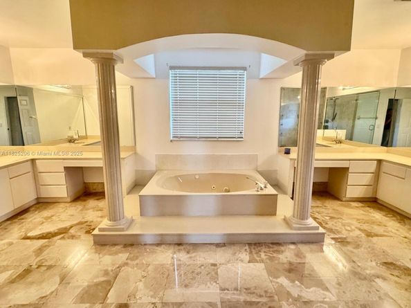 1379 NW 166th Ave, Pembroke Pines FL 33028