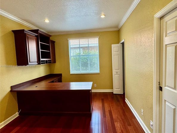 1379 NW 166th Ave, Pembroke Pines FL 33028