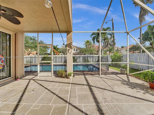 1379 NW 166th Ave, Pembroke Pines FL 33028