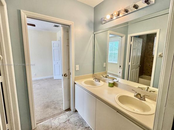 1379 NW 166th Ave, Pembroke Pines FL 33028