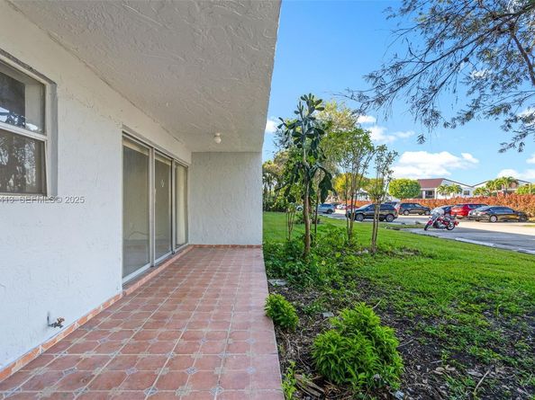 9371 Fontainebleau Blvd I112, Miami FL 33172