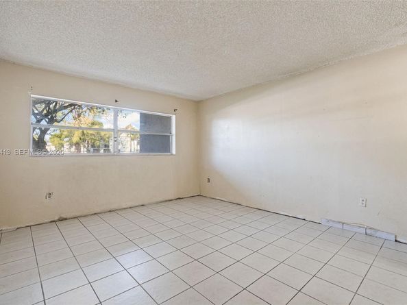 9371 Fontainebleau Blvd I112, Miami FL 33172