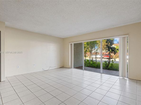 9371 Fontainebleau Blvd I112, Miami FL 33172