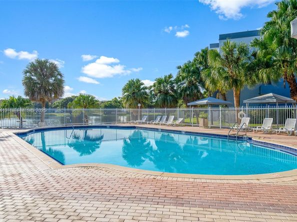 9371 Fontainebleau Blvd I112, Miami FL 33172