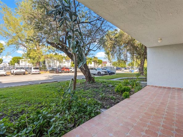 9371 Fontainebleau Blvd I112, Miami FL 33172