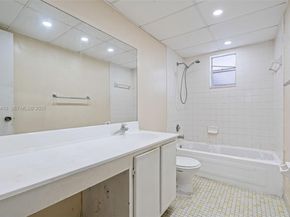 9371 Fontainebleau Blvd I112, Miami FL 33172