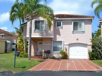 1537 E Lake Ct