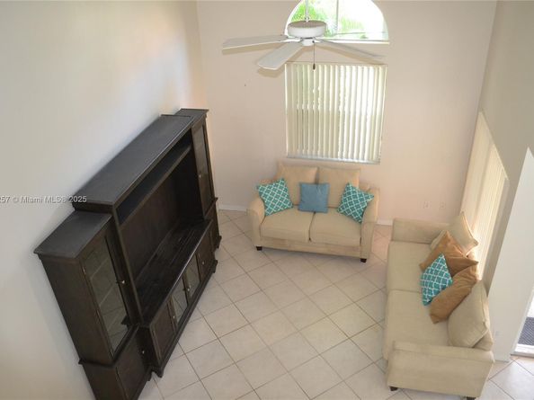 1537 E Lake Ct, Hollywood FL 33020