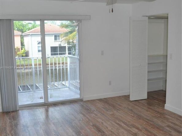 1537 E Lake Ct, Hollywood FL 33020